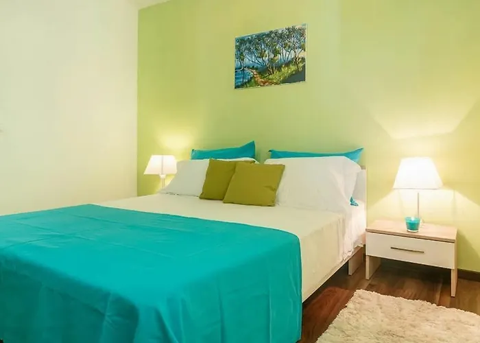 Apartment Blue Oyster *