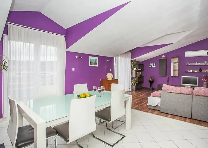 Blue Oyster Apartment *